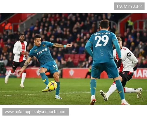 曼联冬窗竞争白热化：谁将成为红魔的救世主？