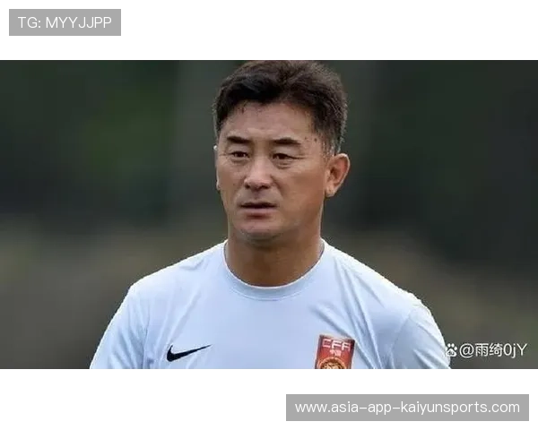 中国足球退役球员经验传承机制与教练角色转换，足球运动员退役当教练