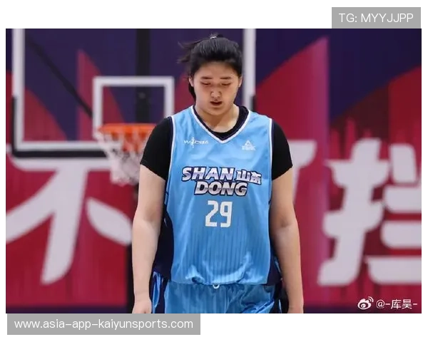 女篮主教练强调提升外线命中率是当务之急,这是一位经验丰富的女篮球队教练 女篮主教练强调提升外线命中率是当务之急,这是一位经验丰富的女篮球队教练